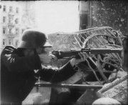 żołnierz biorący udział w Powstaniu Warszawskim
